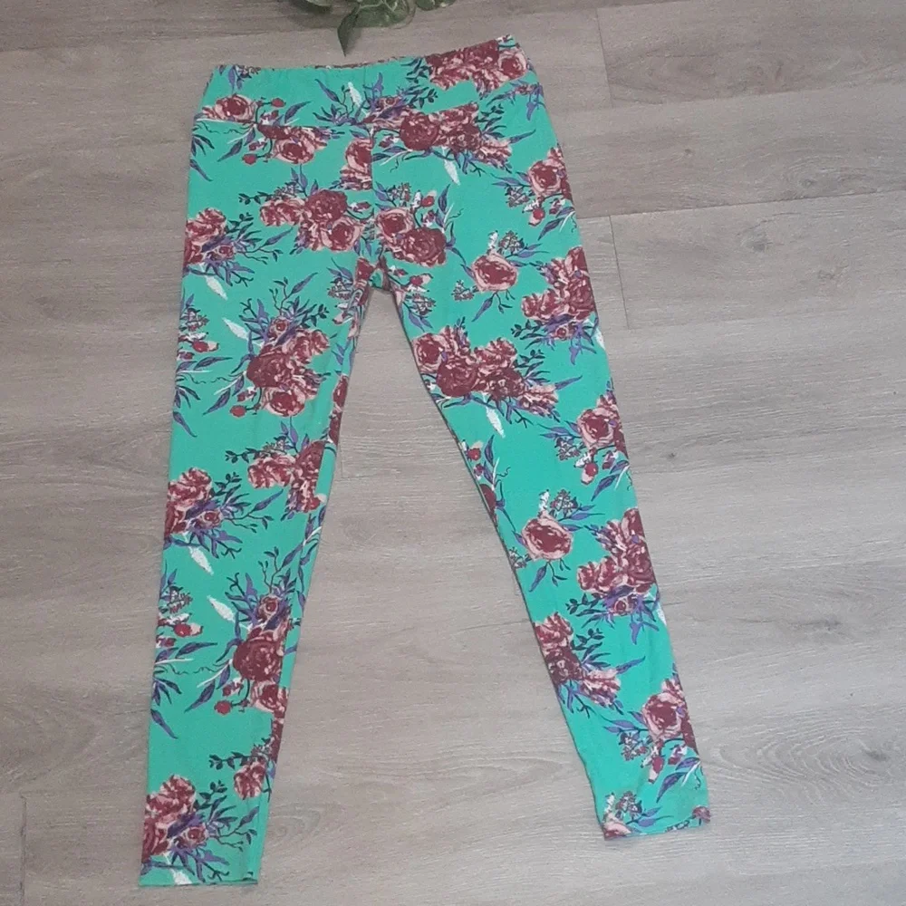 LuLaRoe Tall & Curvy flower leggings - Picture 6 of 9
